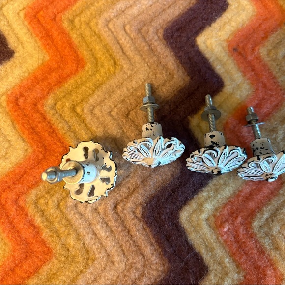 White rustic metal knobs - Picture 3 of 3